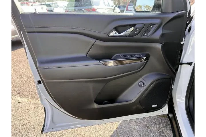 $32999 : GMC Acadia 2023 4x4 AT4 4dr image 8