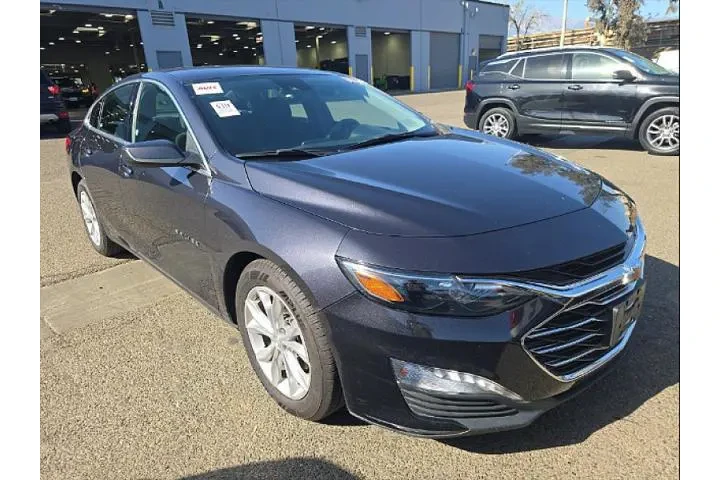 $19995 : Chevrolet Malibu 2023 LT 4dr image 2