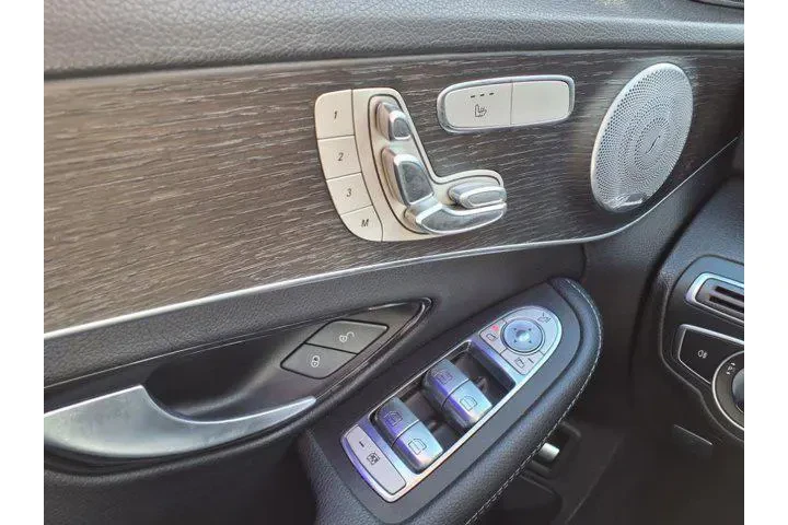 $21999 : Mercedes-Benz C-Class 2021 A image 9