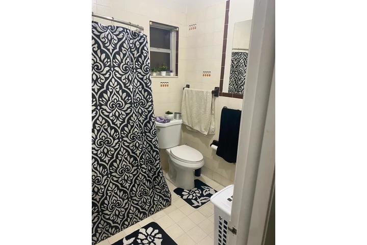 $1500 : Efficiency en Hialeah image 5