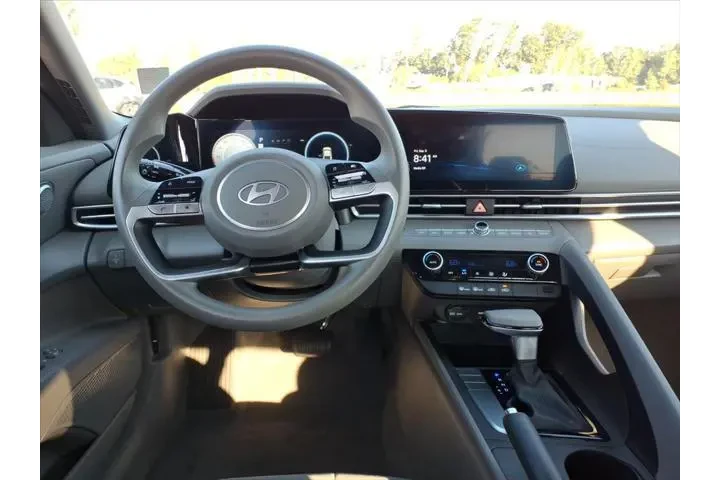 $23990 : Hyundai ELANTRA 2024 SEL 4dr image 7