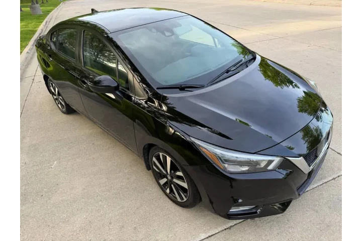 $11997 : 2021 Versa SR image 2