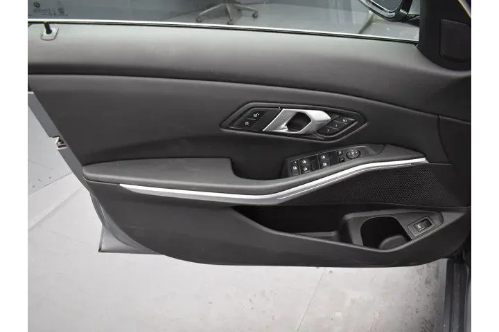$30518 : BMW 3 Series 2024 330i 4dr S image 10