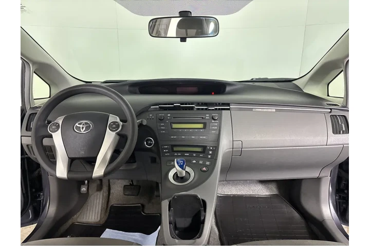 $8000 : 2011 Prius TWO image 3