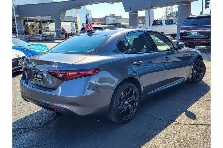 $27894 : Alfa Romeo Giulia 2022 AWD T image 8