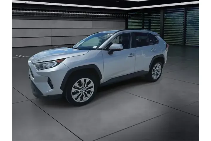$28988 : Toyota RAV4 2021 AWD XLE Pre image 4