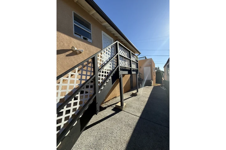 $2200 : 1 bedroom apartment image 4