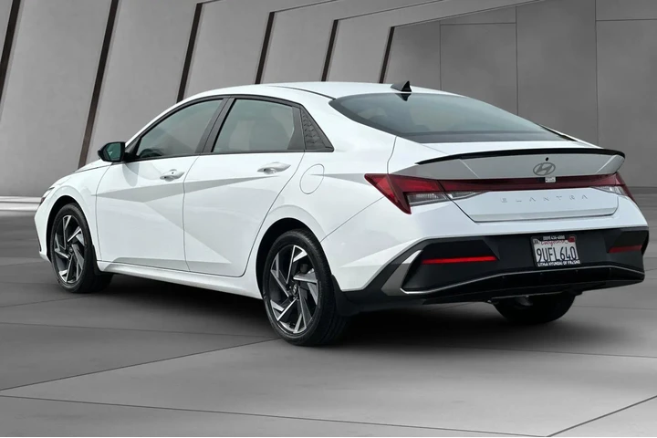$19900 : Hyundai ELANTRA 2025 SEL Spo image 10