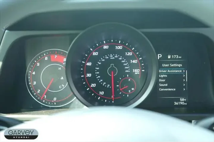 $20921 : Hyundai ELANTRA 2023 SEL 4dr image 5