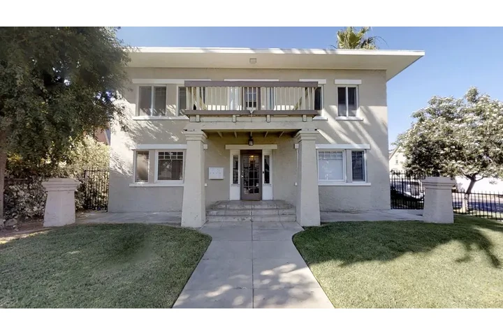 $1300 : Available now! 2 BD, 1 BA image 2