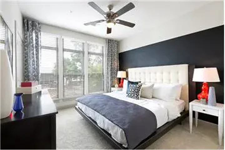 $1990 : Rental property with 1 bedro image 5