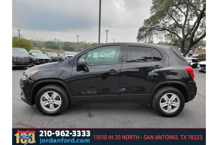 $11975 : Chevrolet Trax 2022 AWD LS 4 image 2