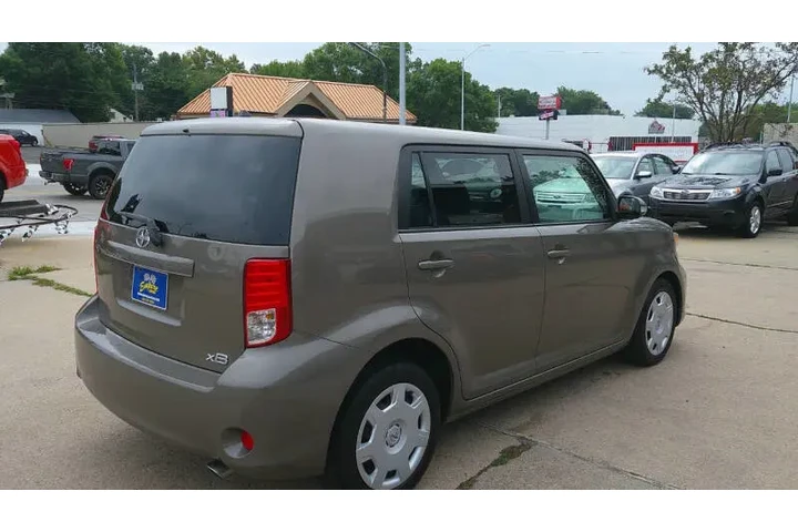 $8999 : 2012 xB image 7