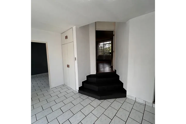 $1 : Casa en Alquiler image 2