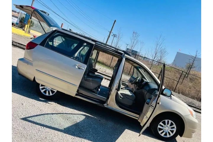 $5799 : 2004 Sienna LE 8 Passenger image 5
