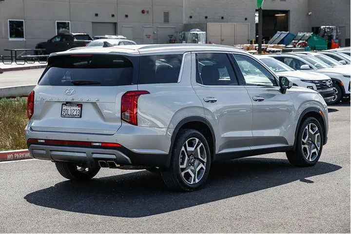 $31998 : Hyundai PALISADE 2023 SEL 4d image 4