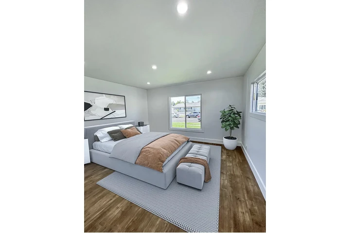 $1200 : charming  natural light home image 6