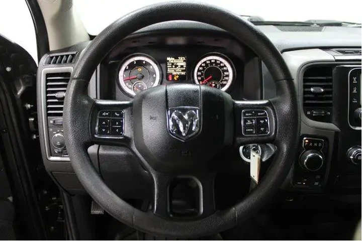 $15982 : Ram 1500 2017 4x4 Express 4d image 9