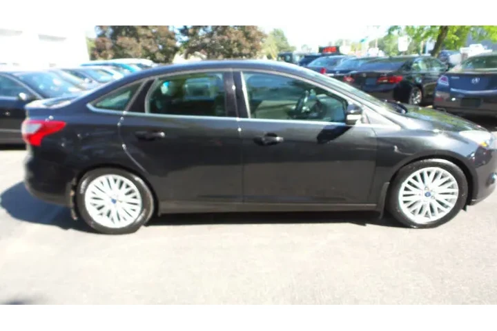 $6900 : 2014 Focus Titanium image 4