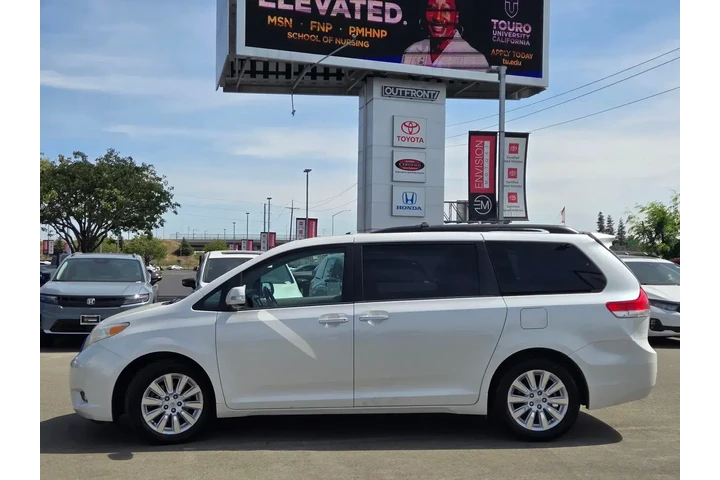 $19588 : Toyota Sienna 2014 AWD XLE 7 image 4