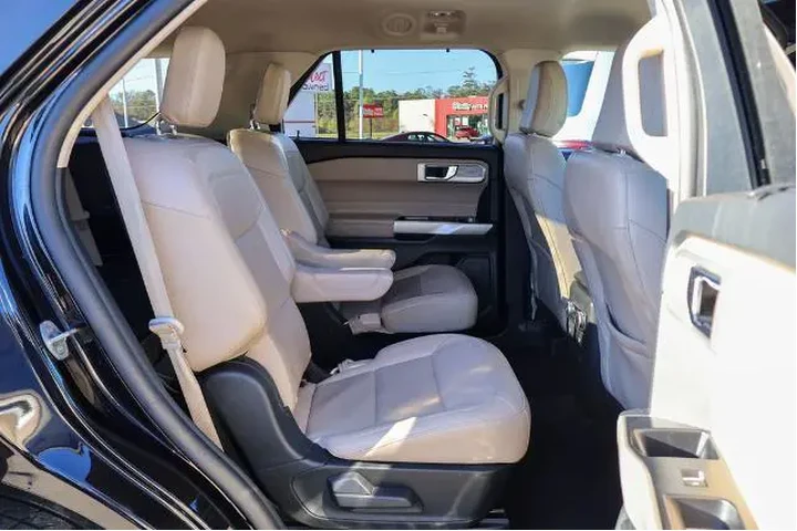 $27639 : Ford Explorer 2023 Limited 4 image 10