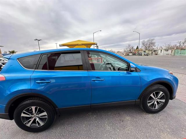 $23995 : Pre-Owned 2018 RAV4 XLE Sport image 7