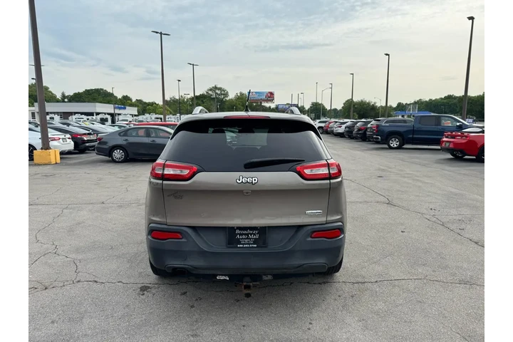 $7980 : 2017 Cherokee Latitude FWD image 3