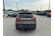 $7980 : 2017 Cherokee Latitude FWD thumbnail