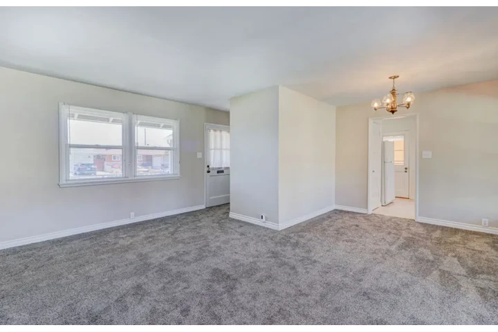 $2000 : 2 Bedroom House in South LA image 5