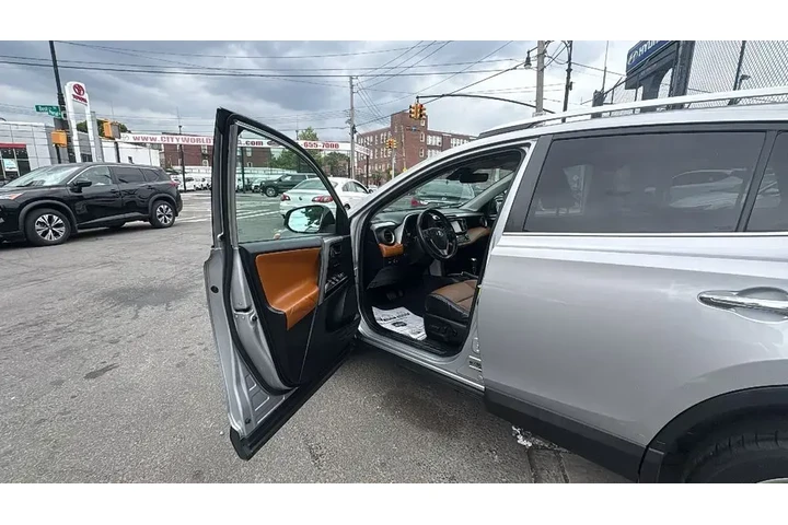 $20856 : Toyota RAV4 2016 AWD Limited image 10
