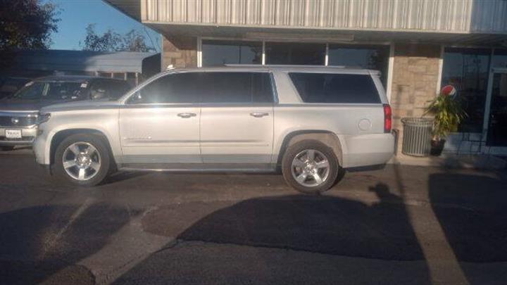 $25000 : 2017 Suburban Premier image 3