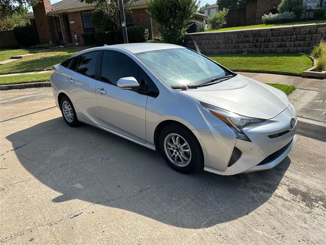 $9000 : 2018 Toyota Prius One image 1