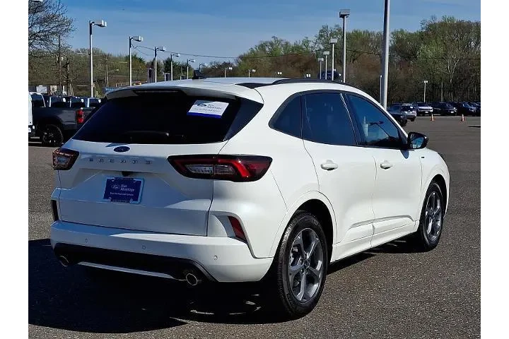$25437 : Ford Escape 2023 ST-Line 4dr image 6
