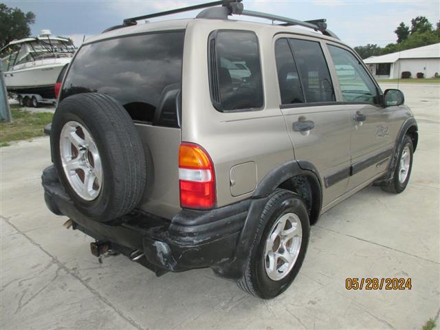 $7495 : 2003 Tracker image 3