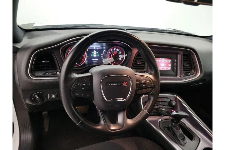 $16998 : Dodge Challenger 2016 SXT 2d image 10