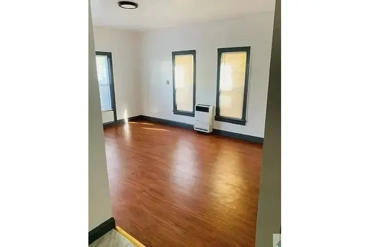 $1395 : L.A. SENCILLOS APTS. image 4