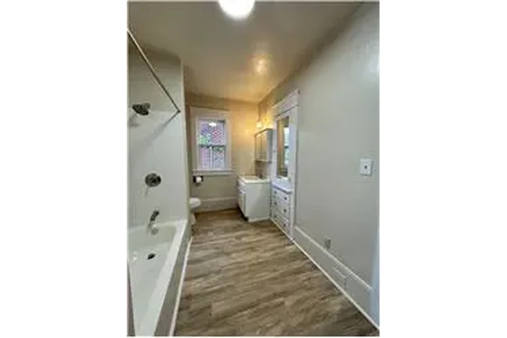 $700 : Rental property with 2 bedro image 8
