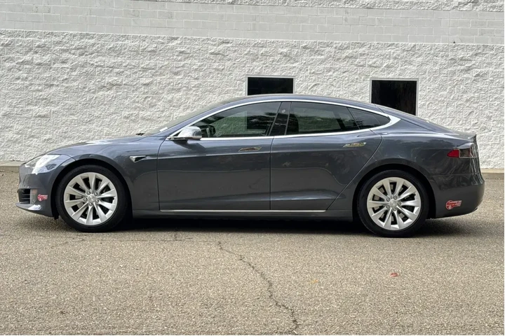 Tesla Model S 2017 60 4dr Li image 6