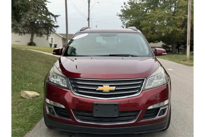 $7899 : 2017 Traverse LT image 3