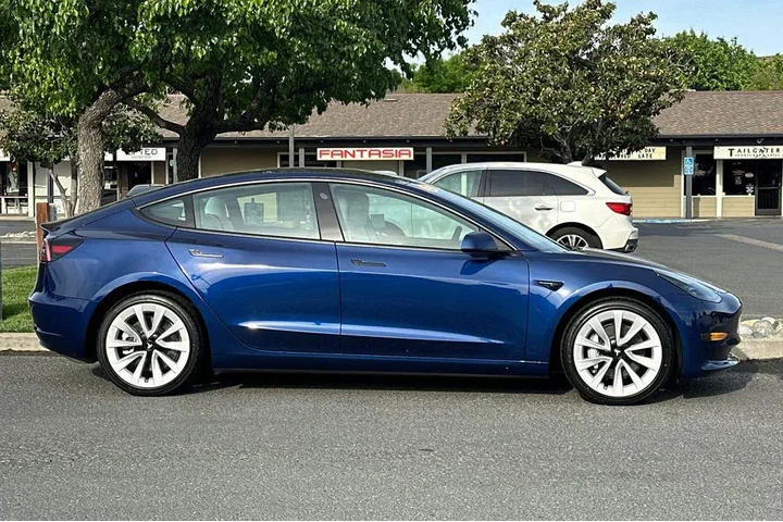 $26997 : Tesla Model 3 2023 4dr Sedan image 7