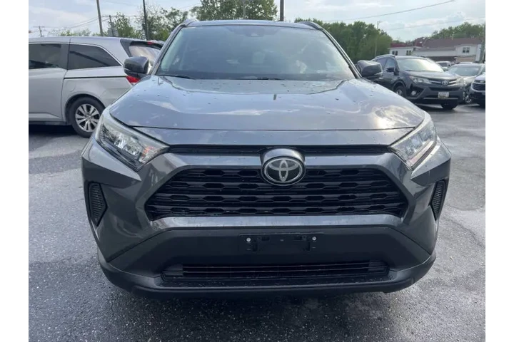 $16900 : 2019 RAV4 LE image 3
