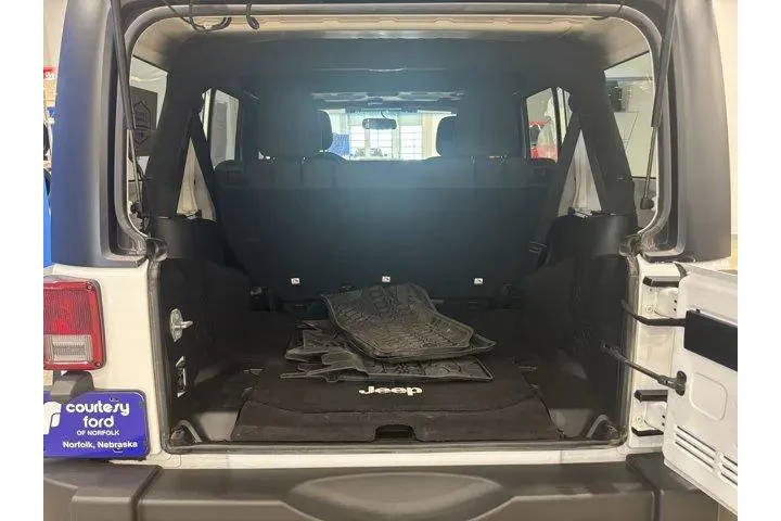 $22990 : Jeep Wrangler Unlimited 2017 image 9