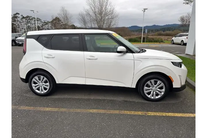 $17995 : Kia Soul 2023 S 4dr Crossove image 6