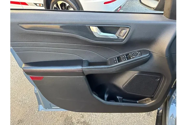 $22498 : Ford Escape 2023 ST-Line 4dr image 9