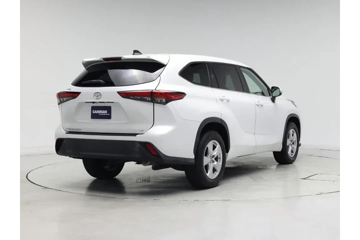 $31998 : Toyota Highlander 2022 LE 4d image 8