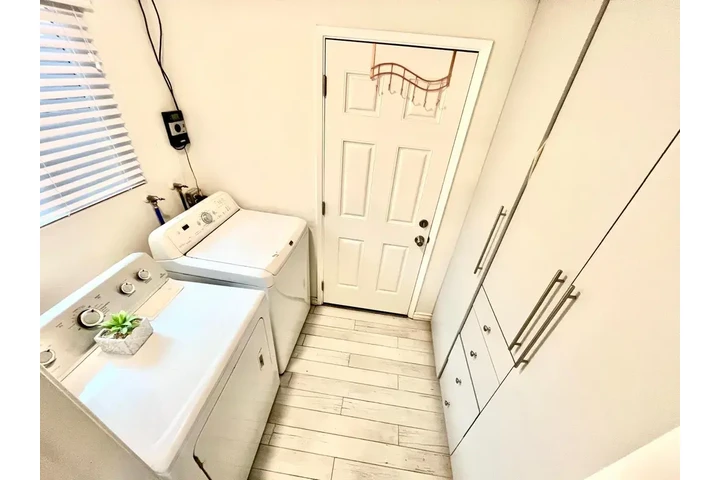 $1500 : Santa Ana - Beautiful 3 bd image 2