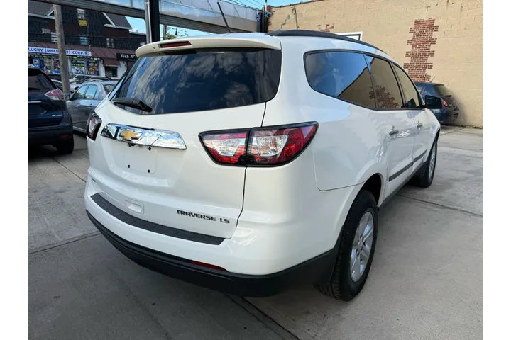 $8495 : 2013 Traverse LS AWD w/PDC image 6