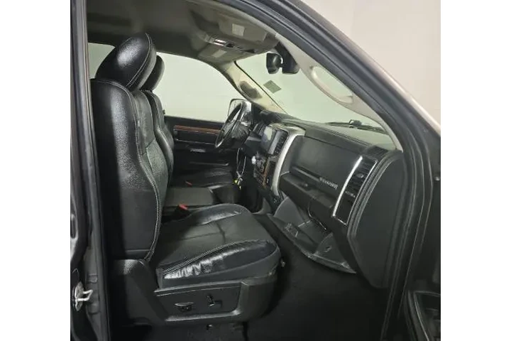 $27400 : Ram 1500 2018 4x4 Laramie 4d image 4