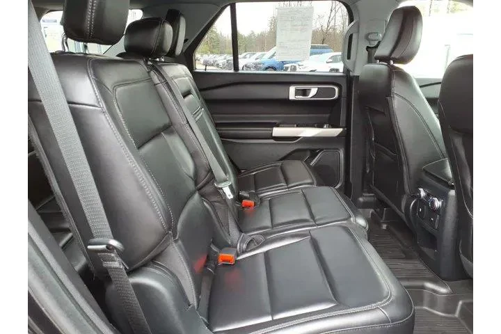 $22865 : Ford Explorer 2021 AWD XLT 4 image 8