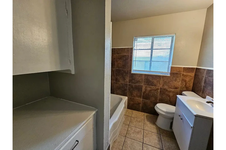 $700 : Beautiful Home...Dallas, TX image 6